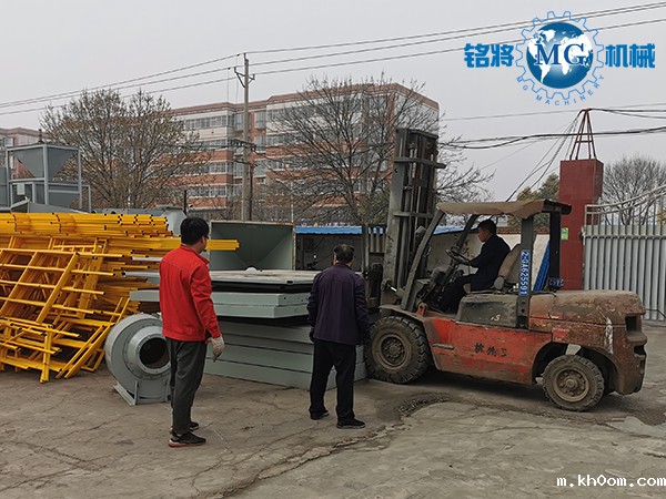 新疆干粉砂浆生产线发货装车现场