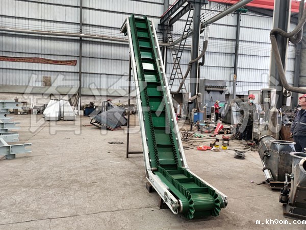 爬坡皮带输送机